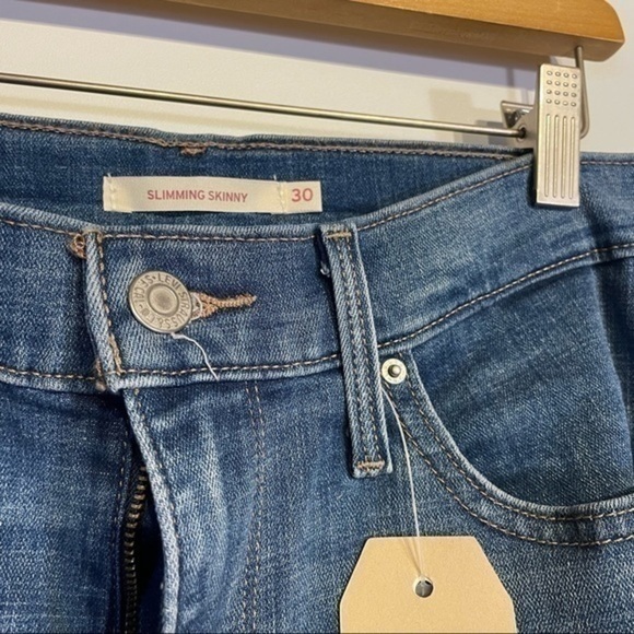 NWT Levi’s Slimming Skinny Jeans 30 x 30 Medium Wash Levi’s - Picture 6 of 12
